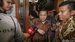 Diserbu Wartawan Usai Sidang, Novanto Tetap Tenang