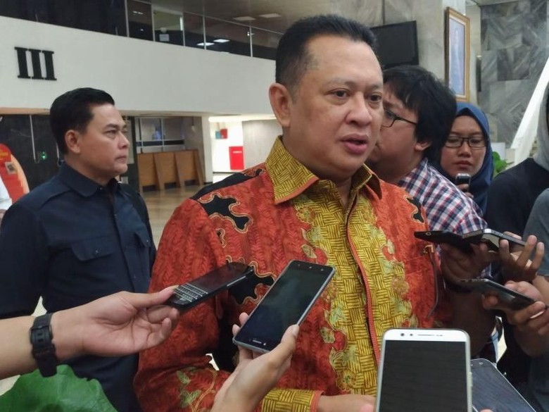 Bamsoet soal Rekomendasi Pansus KPK: Status Tersangka Maks Setahun Bamsoet soal Rekomendasi Pansus KPK: Status Tersangka Maks Setahun