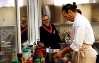 Bantu Orang Tak Mampu, Chef Massimo Bottura Bikin Dapur Umum Berkonsep Restoran
