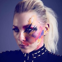 Dengan permaian warna-warna terang, tanda lahirnya menjadi lebih indah dan artistik. Foto: Instagram