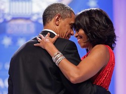 Digosipkan Cerai, Barack dan Michelle Obama Pamer Foto Mesra