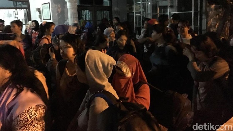 82 Calon TKI Ilegal Dibawa ke Rumah Aman Kemensos 82 Calon TKI Ilegal Dibawa ke Rumah Aman Kemensos