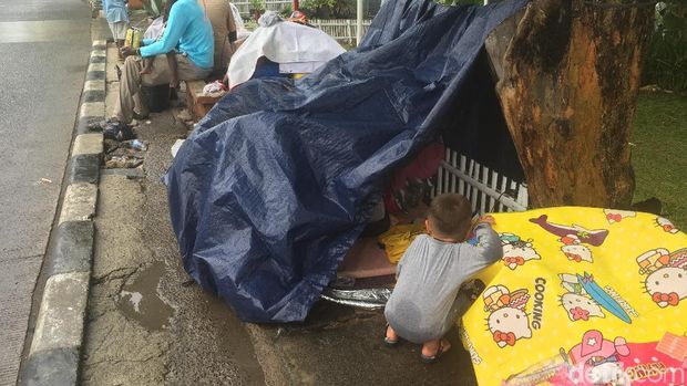 Pencari Suaka Telantar di Trotoar Kalideres, Jakarta Barat