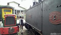 Selain kereta uap, juga terdapat kereta diesel dengan bahan bakar yang jauh lebih murah. Kereta tersebutlah yang nantinya akan digunakan setiap harinya melayani para wisatawan dengan tarif yang jauh lebih murah (Arif Syaefudin/detikTravel)