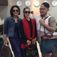 Jebolah Kontes Dangdut Indonesia, Nassar, yang kini telah sukses tampak membawa tas Hermes Herbag 39 cm yang harganya mencapai US$ 2.250 atau sekitar Rp 30 juta. Foto: Instagram