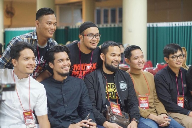 Teuku Wisnu, Dude Herlino, Dimas Seto, Mario Irwinsyah, dan Tommy Kurniawan terlihat kompak menghadiri sebuah acara. Foto: Instagram
