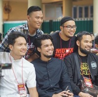 Teuku Wisnu, Dude Herlino, Dimas Seto, Mario Irwinsyah, dan Tommy Kurniawan terlihat kompak menghadiri sebuah acara. Foto: Instagram