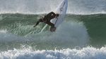 Foto: Begini Jadinya Kalau Chris Hemsworth Surfing