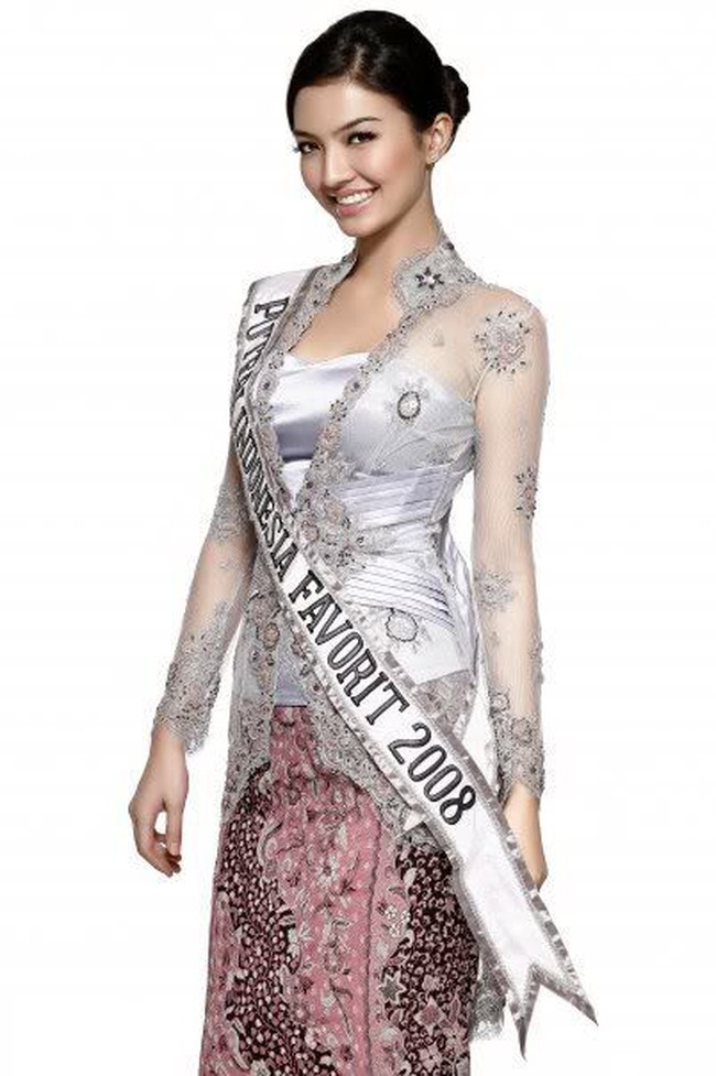 Raline Shah merupakan salah satu artis yang sukses di dunia entertainment, yang dulunya ternyata pernah gagal meraih mahkota Puteri Indonesia 2008. Raline saat itu mewakili Provinsi Sumatera Utara. Foto: Instagram