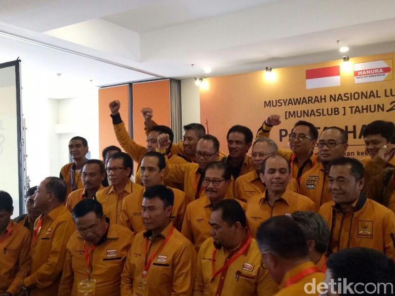 Sudding Dipolisikan Kubu OSO, Hanura Ambhara: Dia Sekjen yang Sah! Sudding Dipolisikan Kubu OSO, Hanura Ambhara: Dia Sekjen yang Sah!