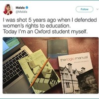 “Aku ditembak lima tahun lalu karena membela hak perempuan untuk mendapatkan pendidikan. Hari ini aku menjadi murid di Oxford,” tulis Malala Yousafzai, anak muda 20 tahun yang ditembak di kepalanya oleh anggota Taliban. Malala menjadi terkenal karena menginspirasi kaum muda untuk meraih pendidikan dan menjadi peraih Nobel termuda. Foto: Reddit, Bright Side