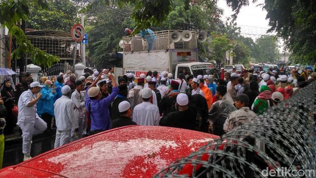  Ustaz Zulkifli Muhammad Ali (ZMA) memenuhi panggilan pemeriksaan sebagai tersangka dugaan ujaran kebencian di Bareskrim Polri, Kamis (18/1/2018)