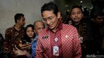 Lambaian Tangan Sandi Uno Usai Diperiksa Polisi
