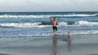 Di sekitar Byron Bay terdapat pantai cantik yang tak jarang dikunjungi Chris (chrishemsworth/Instagram)