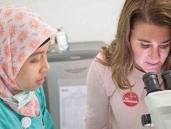 Aksi Bill Gates Minum Kotoran Manusia Hingga Tebus Utang Negara