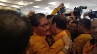 Daryatmo saat menerima ucapan selamat dari pengurus Hanura lainnya setelah ditetapkan jadi Ketum. Mes