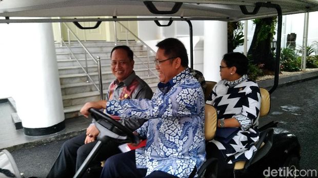  Presiden Jokowi, sejumlah menteri dan Gubernur Jabar Ahmad Heryawan menggelar rapat membahas UIII, Kamis (18/1/2018)