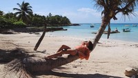 Bruna terlihat no problem tanpa Neymar. Dia terlihat asyik liburan di pantai. (Instagram/Bruna Marquazine)