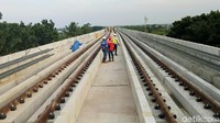 Jalur LRT Palembang memiliki panjang 23,40 km yang membentang dari Bandara Sultan Mahmud Badarudin II (Kota Palembang) sampai Kawasan OPI/Ogan Permata Indah (Kabupaten Banyuasin) hingga melintas di atas Sungai Musi.