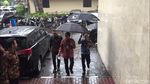 Foto: Sandiaga Tembus Hujan Saat Penuhi Panggilan Polda Metro