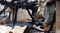 Namun, beberapa petugas masih terus berjaga di dalam maupun luar museum.