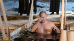 Saat Vladimir Putin Telanjang Dada dan Nyelup ke Danau