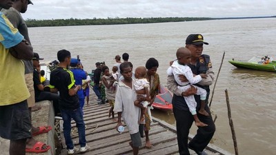 Foto: Jauhnya Lokasi Evakuasi Penderita Gizi Buruk Asmat