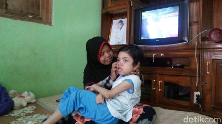 Menengok Sabrina, Gadis Penderita Cerebral Palsy di Semarang Menengok Sabrina, Gadis Penderita Cerebral Palsy di Semarang