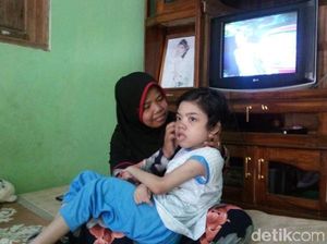 Menengok Sabrina, Gadis Penderita Cerebral Palsy di Semarang