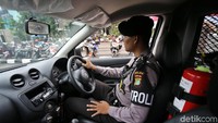 Mobil patroli ini dilengkapi peralatan guna melengkapi tugas-tugas polisi di lapangan.