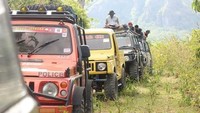 Traveler juga bisa menyusuri jalur kaki gunung Bawakaraeng, salah satu gunung tertinggi di Sulawesi. Perjalanan yang memacu adrenalin akan terbayar dengan pemandangan cantiknya (Mohammad Bakrie/detikTravel)