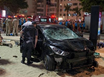 Foto: Ini Mobil yang Tabrak Pejalan Kaki di Pantai Copacabana