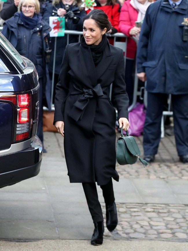 Seperti biasa, Meghan Markle hadir dengan gayanya yang modis, kali ini dengan busana serba hitam. (Foto: Getty Images)