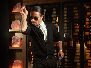 Mengintip Harga Beefsteak Salt Bae hingga Gaya Makan Orang Kaya Bekasi