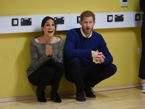 Beri Tanda Tangan ke Publik, Meghan Markle Langgar Aturan Kerajaan?