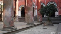 Foto: Bangunan unik ini memang memiliki paduan budaya barat dan India (Masaul/detikTravel)
