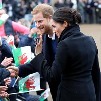 Pangeran Harry dan calon istrinya itu menyambangi Cardiff pada Kamis (18/1/2018) setelah sebelumnya melakukan kunjungan resmi ke sebuah stasiun radio di London pekan lalu. (Foto: Getty Images)