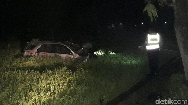 SUV Tabrak Motor Hingga Nyungsep ke Sawah, Satu Orang Tewas SUV Tabrak Motor Hingga Nyungsep ke Sawah, Satu Orang Tewas