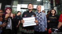 Bakal calon wali kota Bogor Bima Arya menyerahkan Laporan Harta Kekayaan Penyelenggara Negara (LHKPN) ke KPK. Ia menyebut jumlah hartanya naik menjadi Rp 5,5 miliar.
