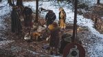 Foto: Unik, Mendaki Gunung dengan Kostum Viking