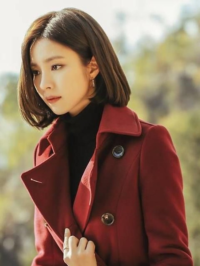 Shin Se Kyung di drama Black Knight. Rambut bob dengan belahan samping memberi kesan lebih feminin dan dewasa. (Foto: istimewa)