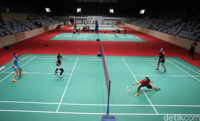 Indonesia Masters 2018 bakal menjadi event pertama Istana Olahraga (Istora) setelah direnovasi. Hari ini, atlet Pelatnas bulu tangkis menjajal lapangan di Istora.