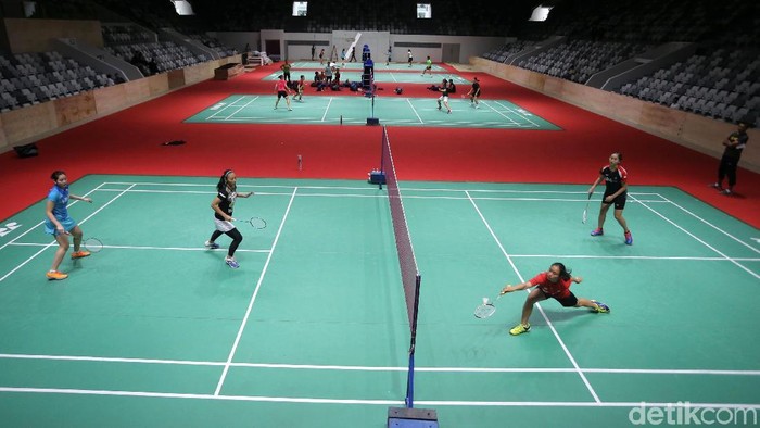 Indonesia Masters 2018 bakal menjadi event pertama Istana Olahraga (Istora) setelah direnovasi. Hari ini, atlet Pelatnas bulu tangkis menjajal lapangan di Istora.