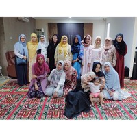 Suasana pengajian yang dihadiri Dhini Aminarti dan Jihan Fahira ini tampak hangat dan akrab. Foto: Instagram