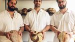 Terlihat Makin Tampan atau Menggemaskan? Ini 10 Pose Pria dengan Rotinya