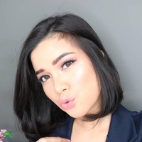 Potong rambut dengan gaya bob pendek, Sinta pun tetap terlihat cantik. Foto: Instagram