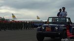 Foto: Panglima TNI Marsekal Hadi Naik Jip di Sertijab KSAU