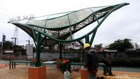 Saat ini halte tersebut masih dalam proses pengerjaan dan sudah hampir rampung.