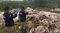 Tim Labfor Bareskrim Cek 78 Ton Karung Beracun di Karawang