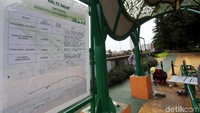 Di Halte tersebut juga terdapat daftar trayek angkutan umum yang melintasi kawasan tersebut.